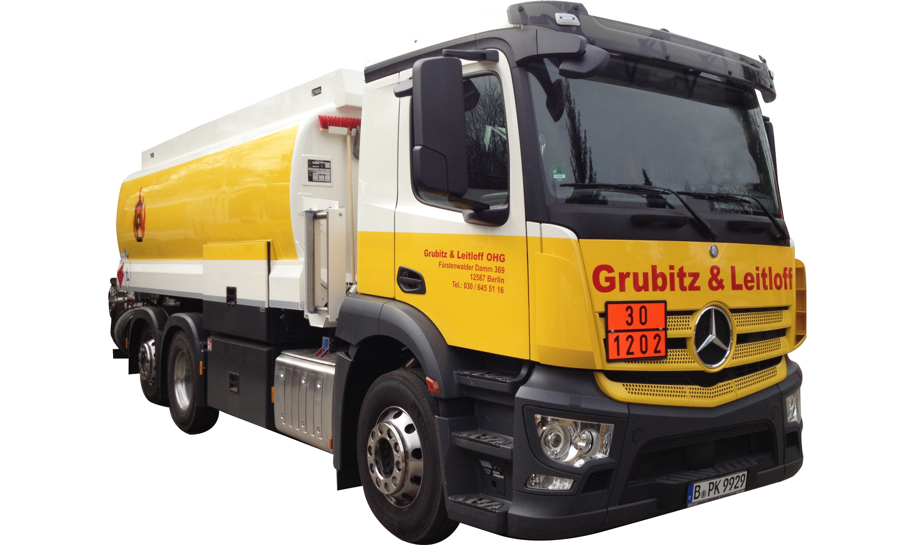 beschrifteter Tanklaster der Fahrzeugflotte der Grubitz & Leitloff OHG